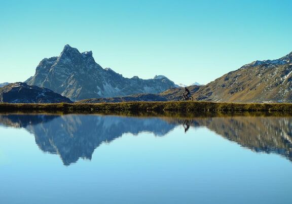Reflecting mountain lake