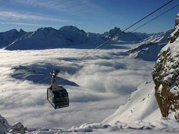 Mit der Bergbahn geht's bequem zum Aussichtspunkt, Wandern oder anderen Sport am Berg